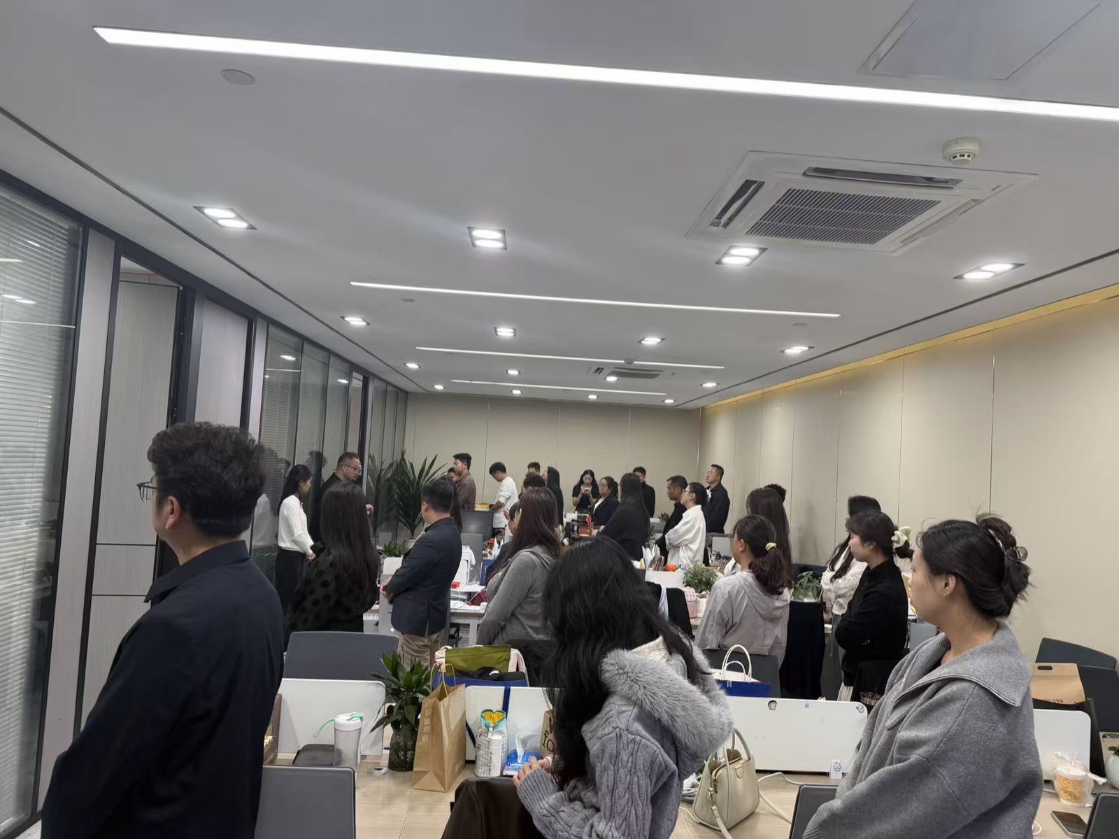 大聖办公室团队会议